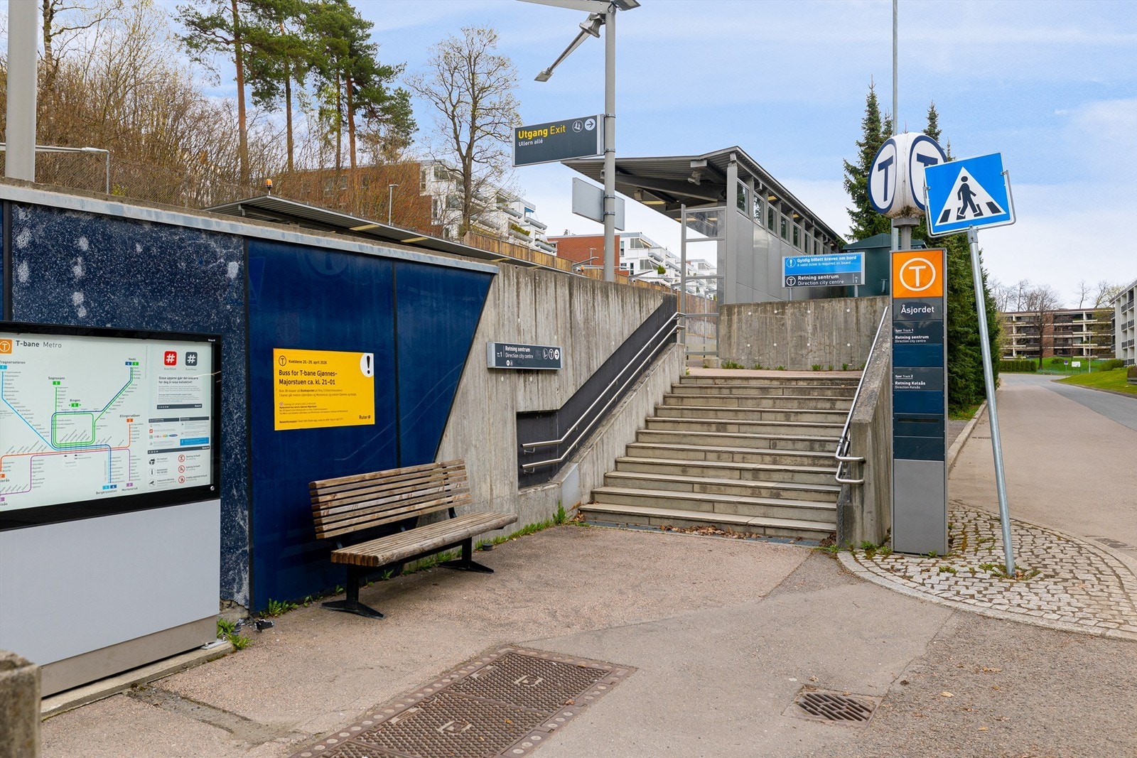 Kun 4 minutters gange til Ullernåsen T-banestasjon, med hyppige avganger mot sentrum. Galleribilde
