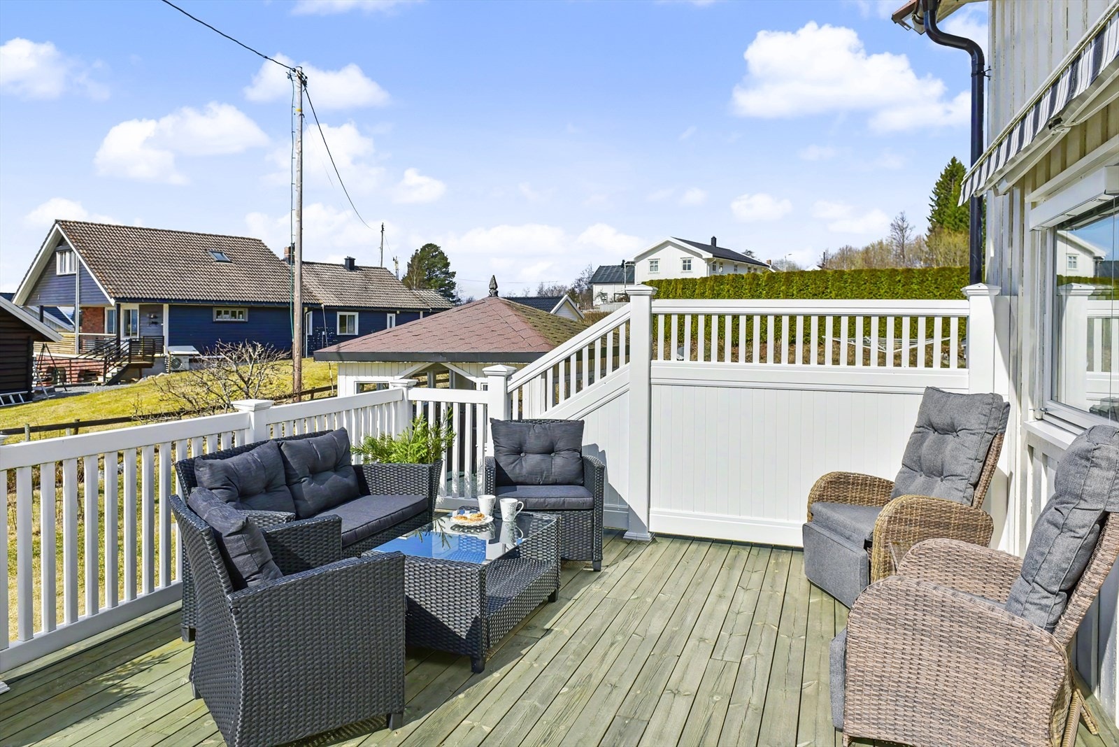 Verandaen er en perfekt arena for å nyte lange sommerkvelder. Galleribilde