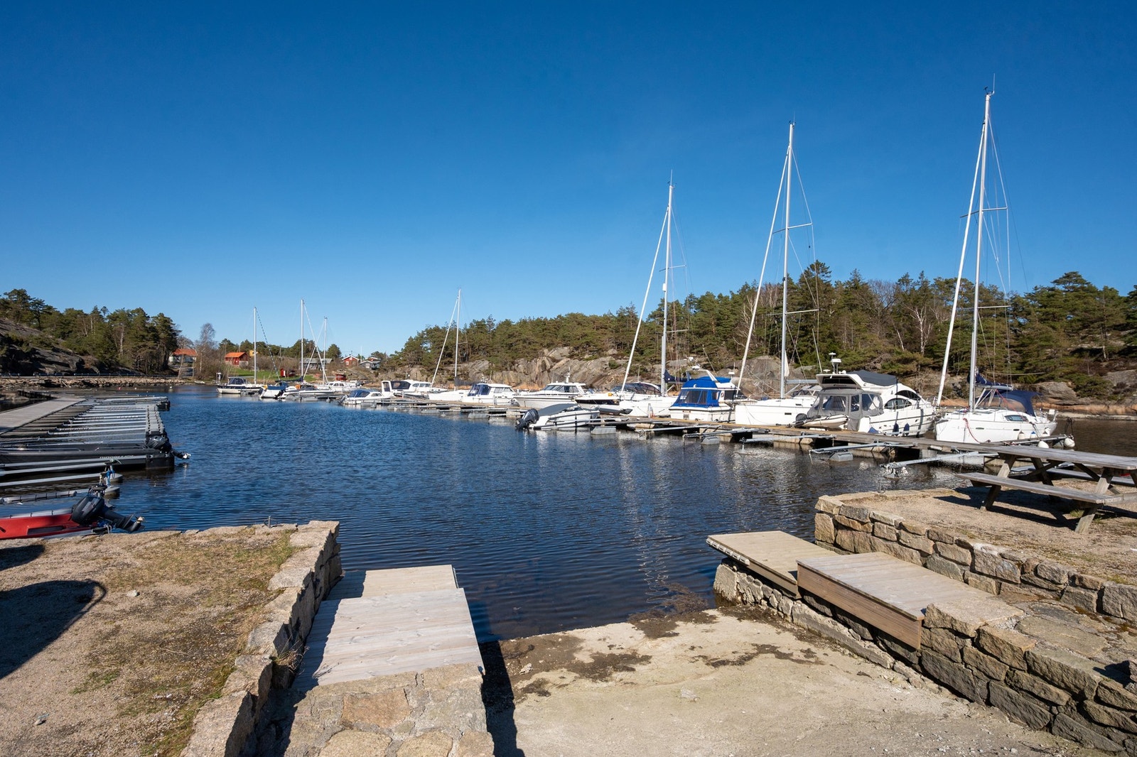 Hvalsund Marina - her kan du leie båtplass for kr 9800 i året Galleribilde