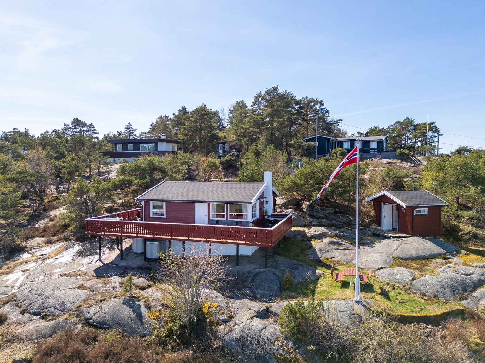 Tomten er festet, men det er mulig å innløse. Se salgsoppgaven for mer info Galleribilde