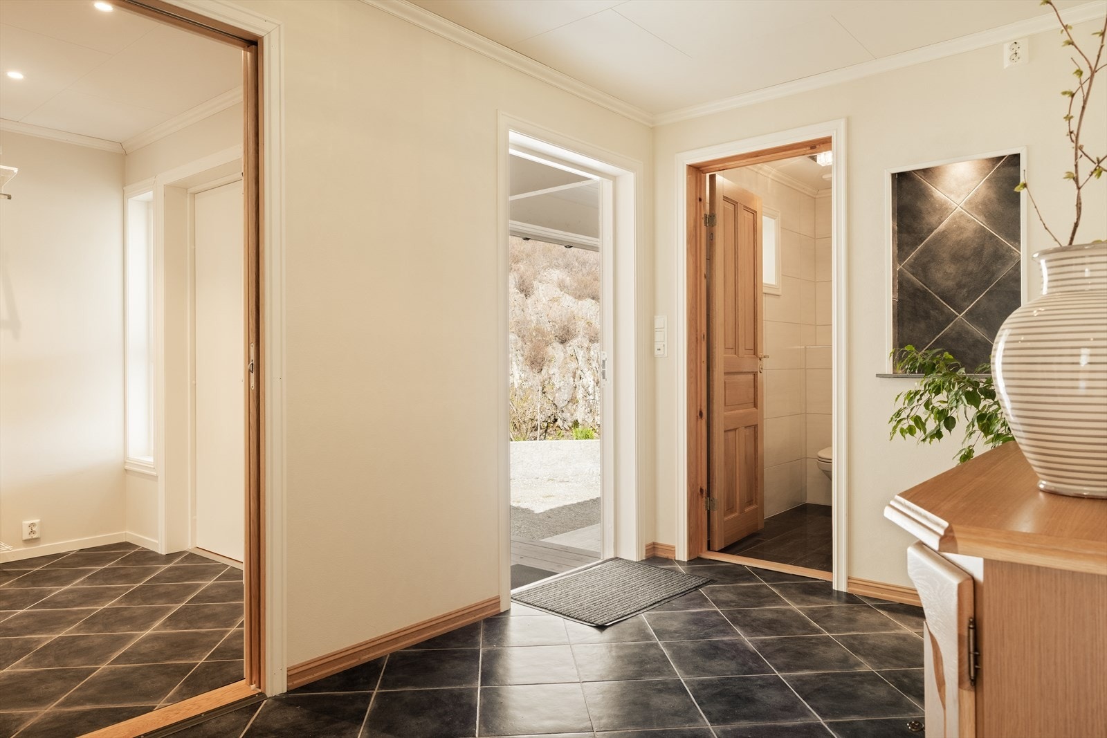 Ved entreen finner man et separat toalettrom Galleribilde