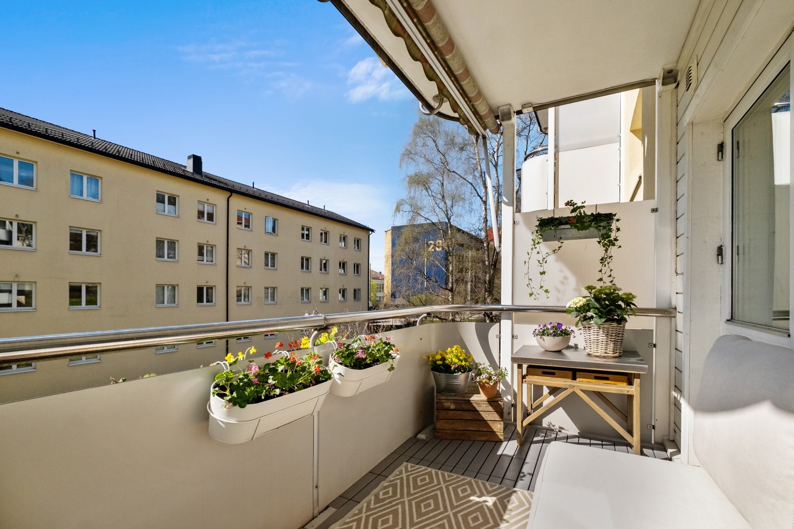 Solforholdene er meget gode - med sol frem til ca. 20/21 om sommeren. Galleribilde