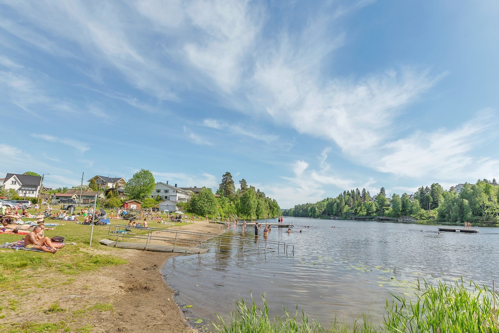 Langvannet byr på bademuligheter om sommeren. Galleribilde