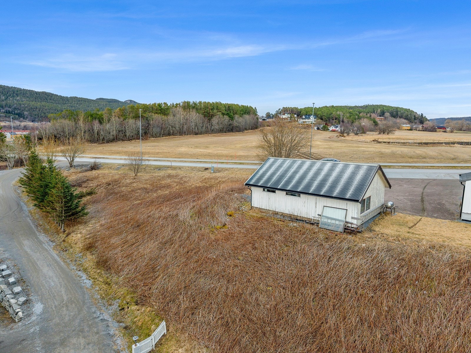 For dagligvarebutikker finner du flere inne i Rissa sentrum, som kun ligger ca. 2 km unna. Galleribilde