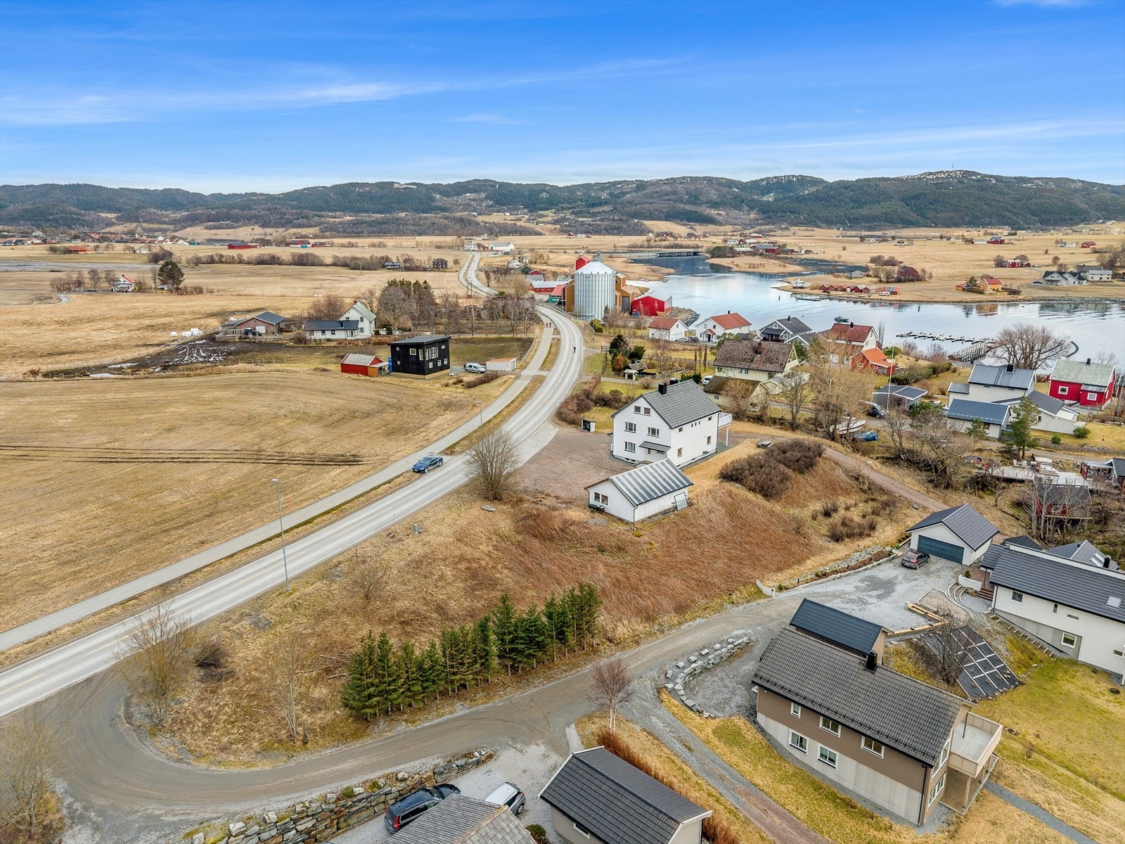 Tomten er i dag regulert til boligformål, så her har du mulighet for å skape din drømmeplass. Galleribilde