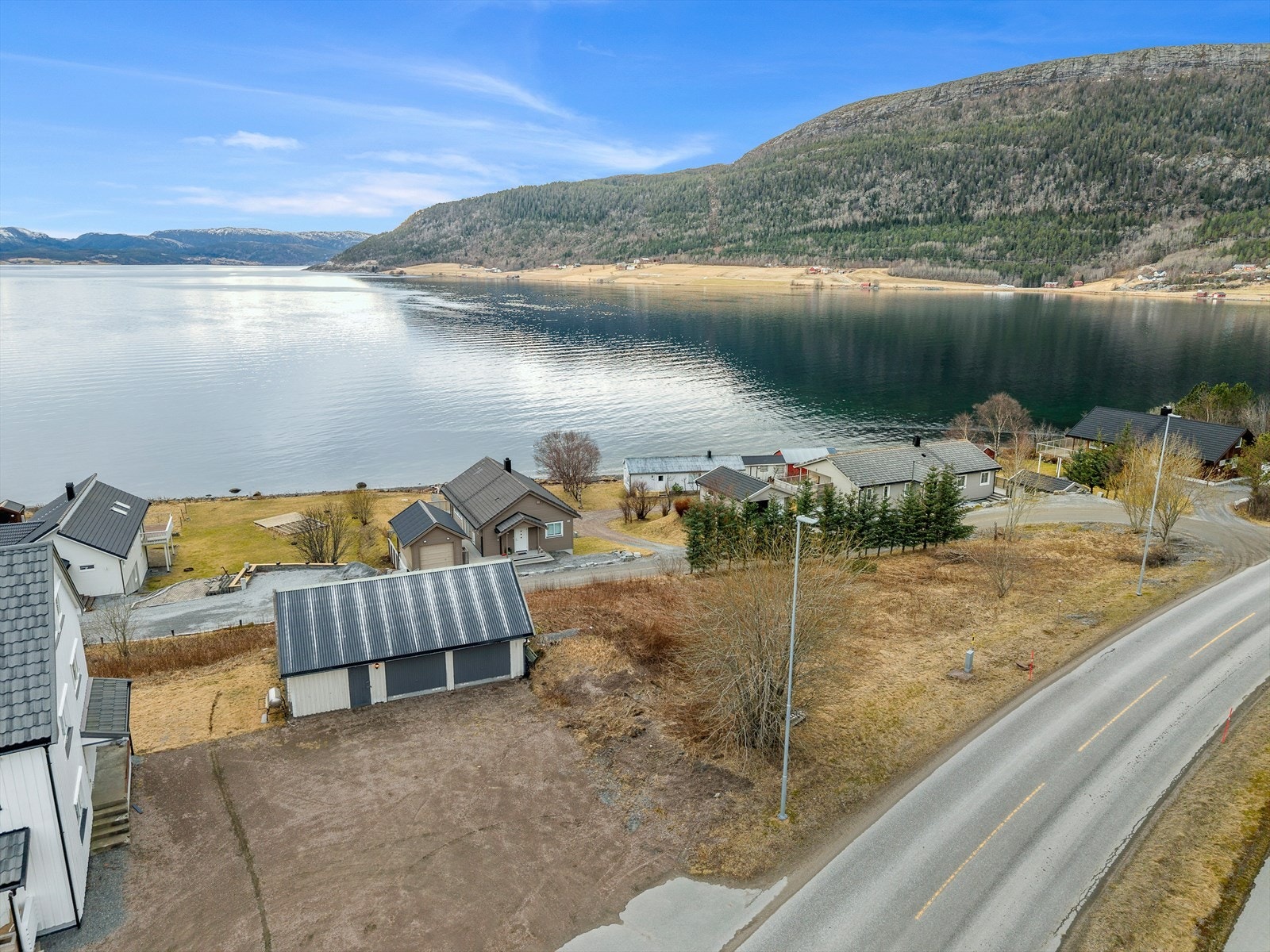 For den som er glad i fiske får du flere fiske- og båtmuligheter i Trondheimsfjorden. Rissa byr også på gode turmuligheter og fine stier langs stranden. Galleribilde