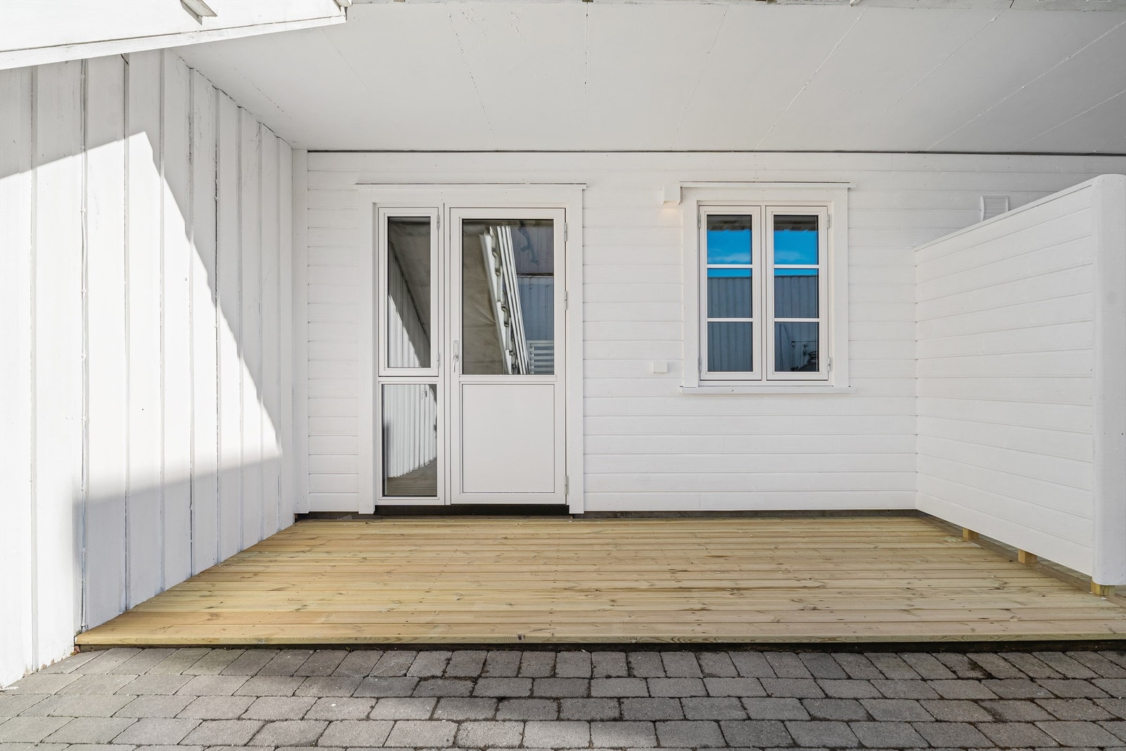 Sol på privat markterrassen fra ca. klokka 16 til 21 om sommeren Galleribilde