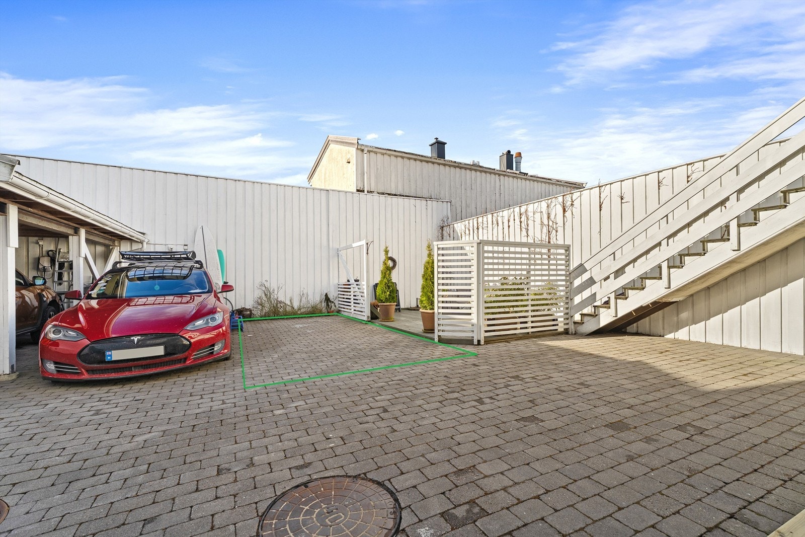 Bilde fra bakgård - Mulighet for å kjøpe p-plass kr. 500.000,- Galleribilde