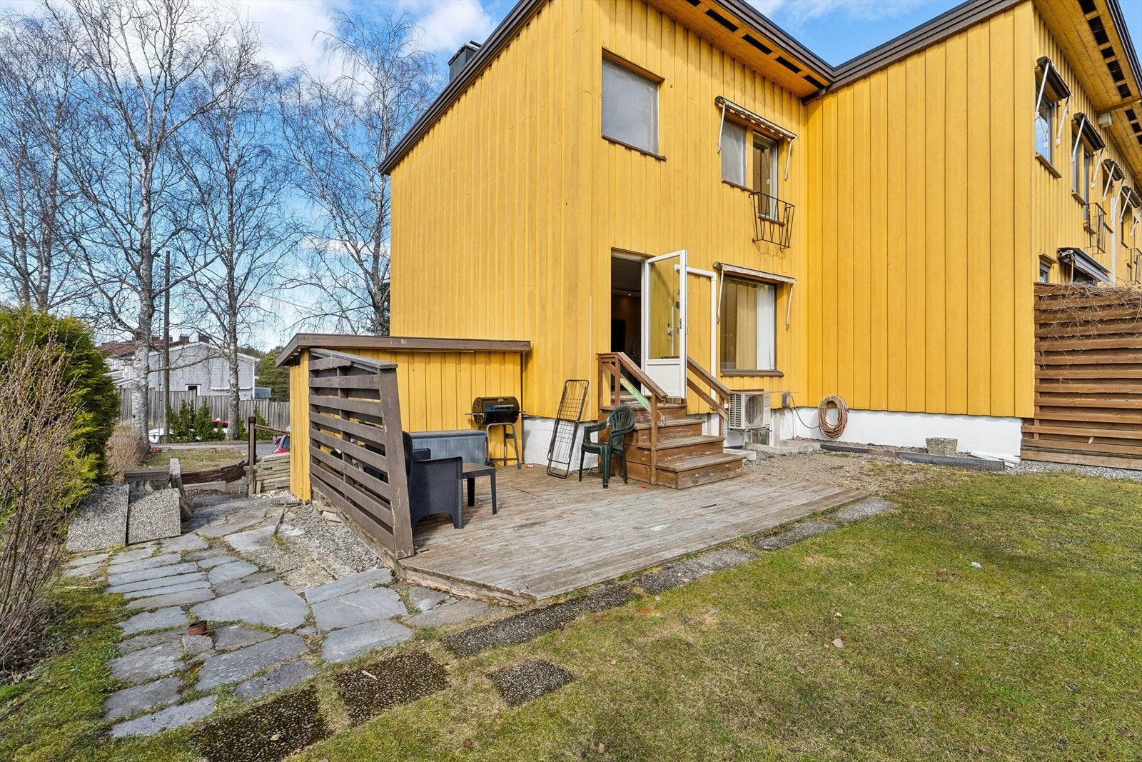 Terrassen er på 16 m² og har en tilhørende utebod for ekstra lagring. Galleribilde
