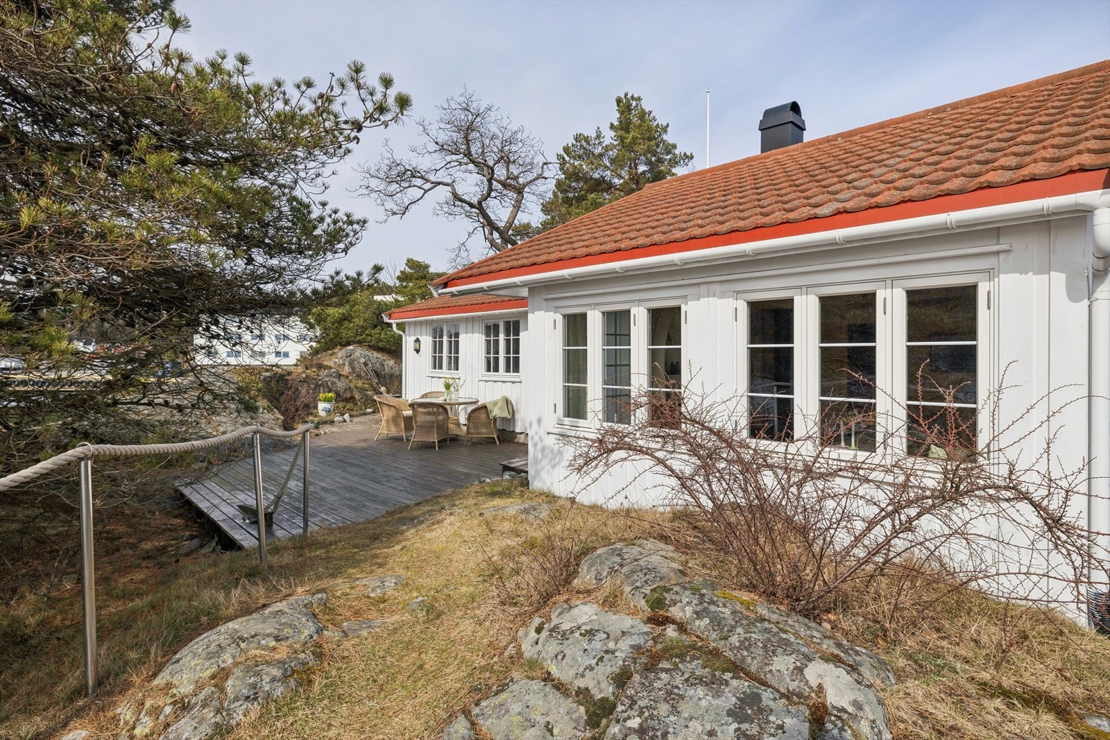 Originalhytten fra 1962 til venstre og påbygget fra 1990 til høyre. Påbygget ble renovert i 2019. Galleribilde