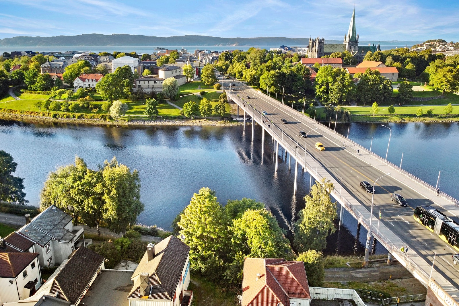 Flotte turmuligheter langs Nidelva, med naturskjønne omgivelser som innbyr til rekreasjon året rundt. Galleribilde