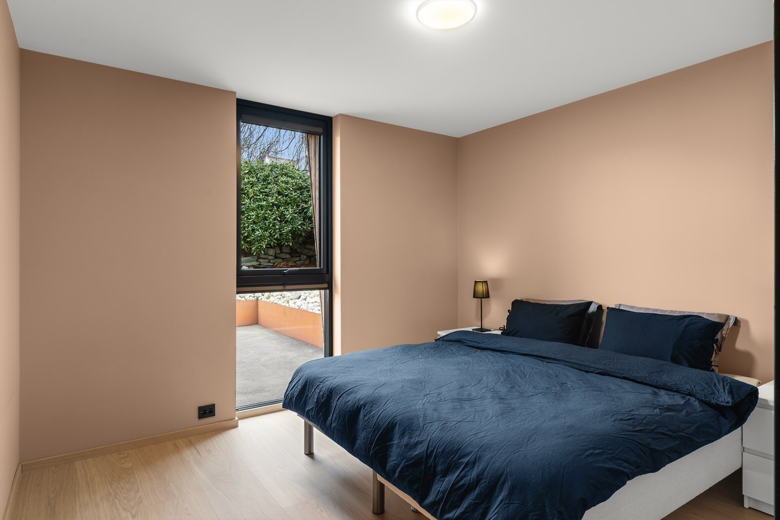 I denne etasjen finner man også to romslige soverom hvorav begge har god plass til både dobbeltseng og garderobeskap. Galleribilde