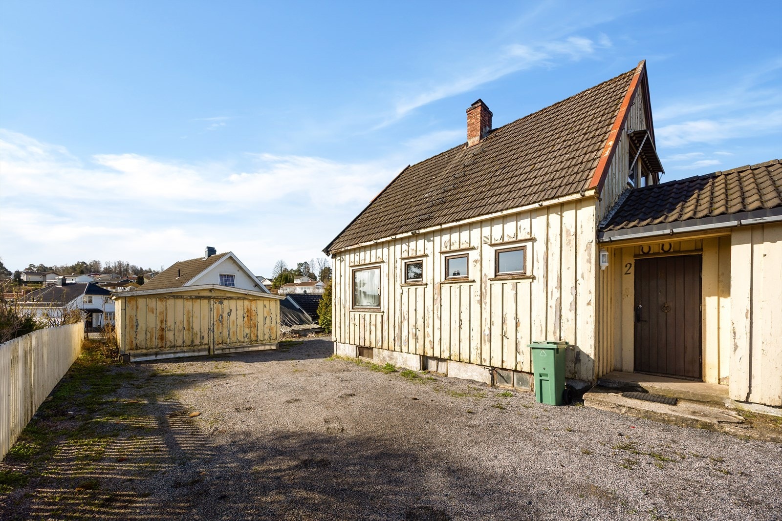 Boligen har større renoveringsbehov. Her har du en gyllen mulighet å skape deg din drømmebolig! Galleribilde