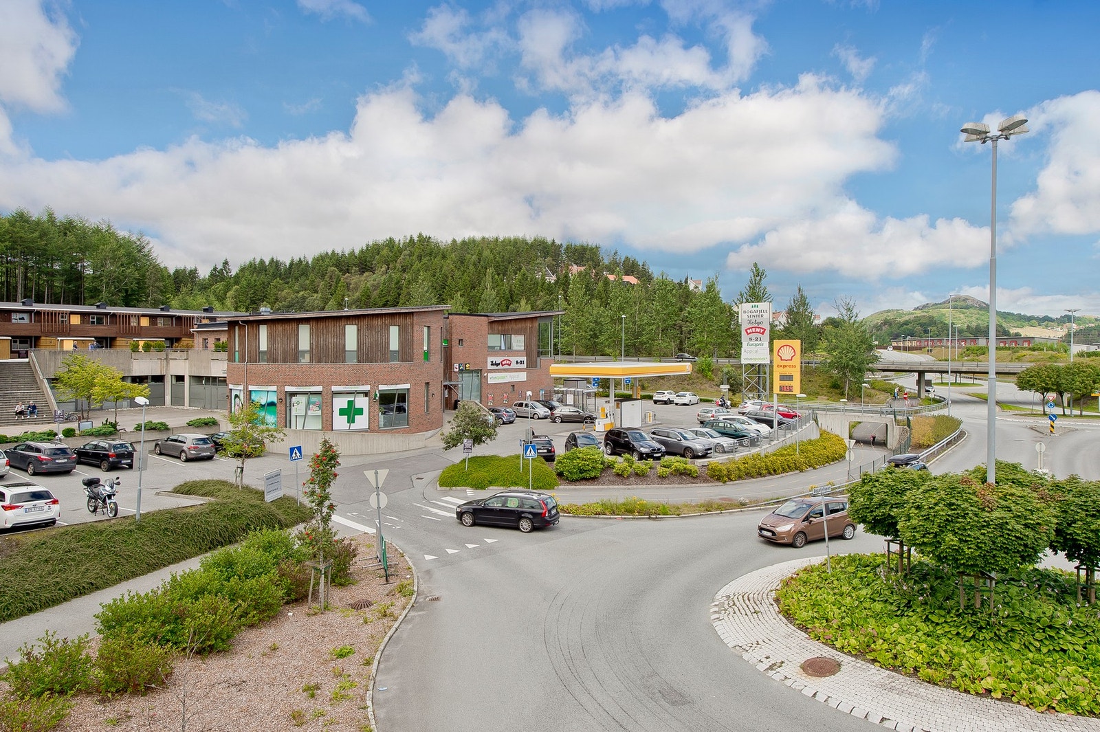 Flere servicetilbud i nærheten, inkludert butikk og treningssenter Galleribilde