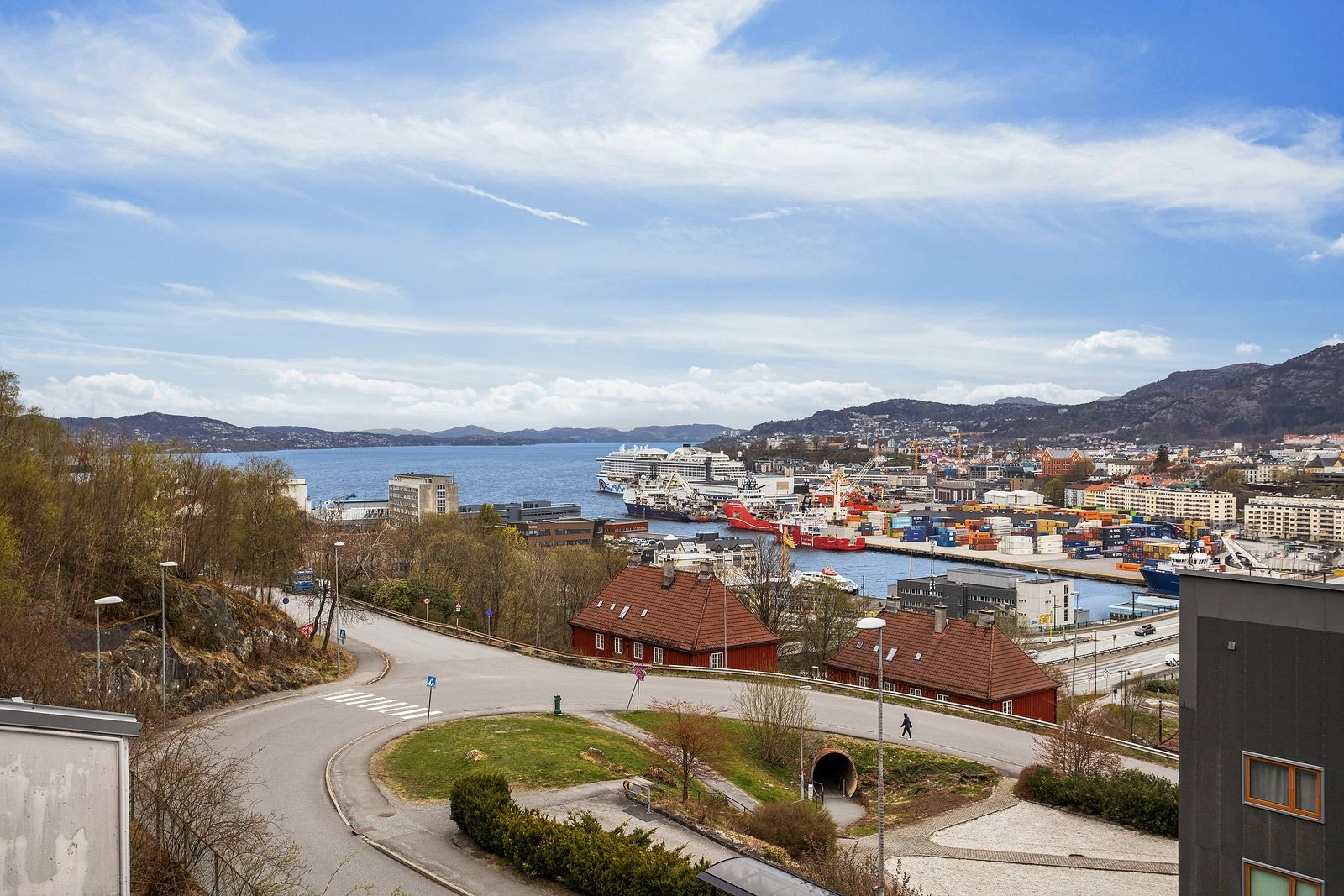 Det er nydelig utsikt fra leiligheten. Galleribilde