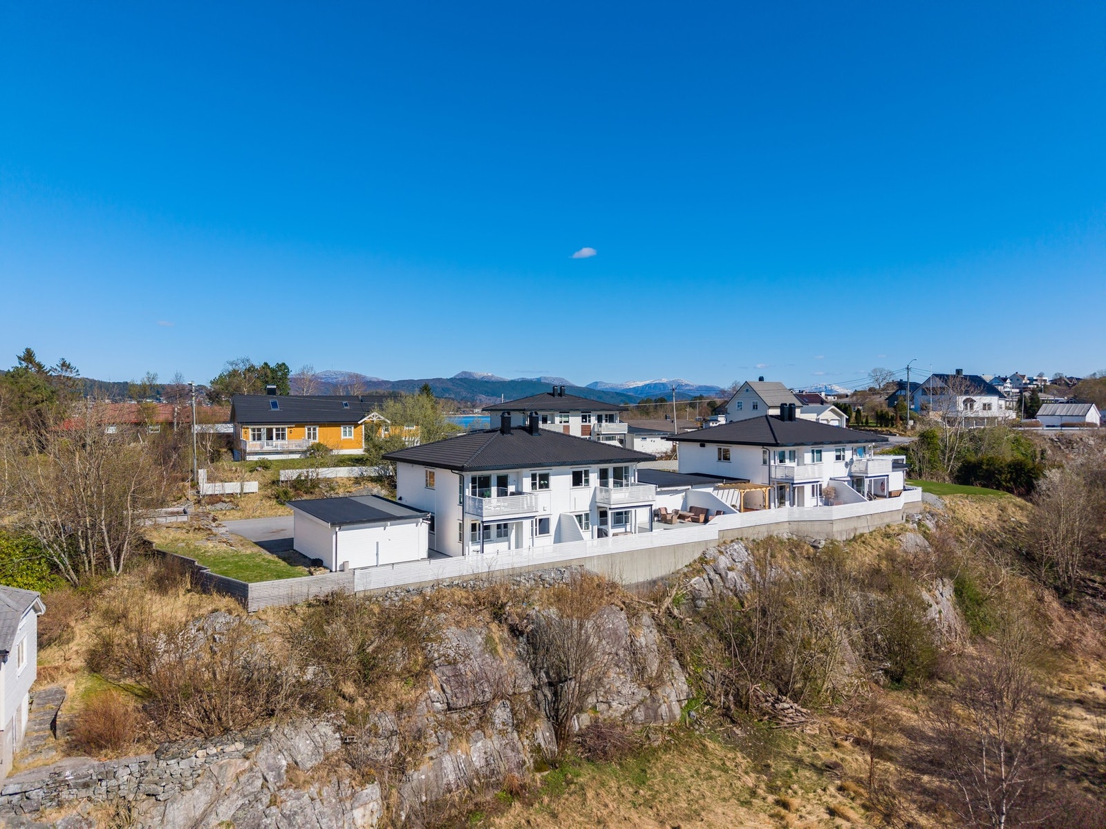 Flott og innholdsrik tomannsbolig på orkesterplass. Galleribilde