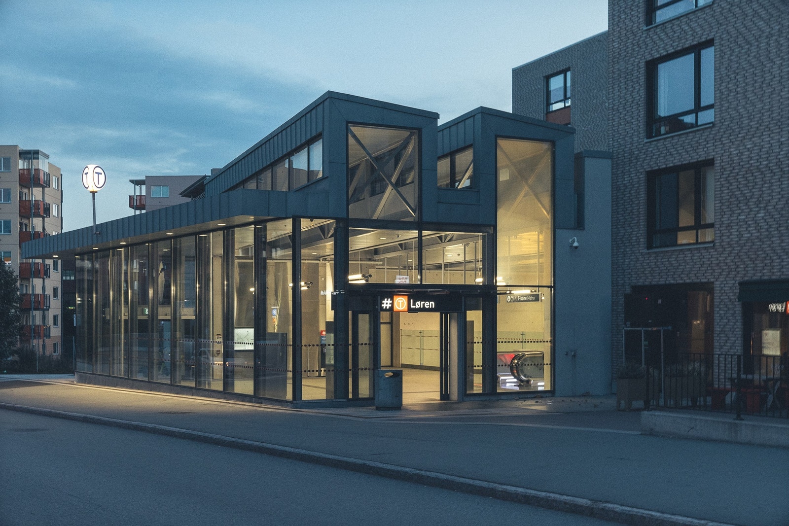 Med Løren T-banestasjon kun et par minutters gange unna, er du på Oslo S i løpet av ti minutter. Galleribilde