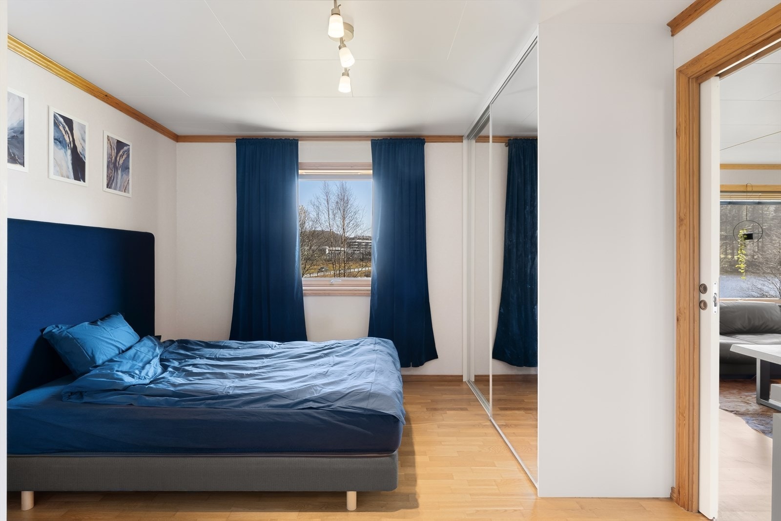 Hovedsoverommet har og skyvedørsgarderobe. Galleribilde