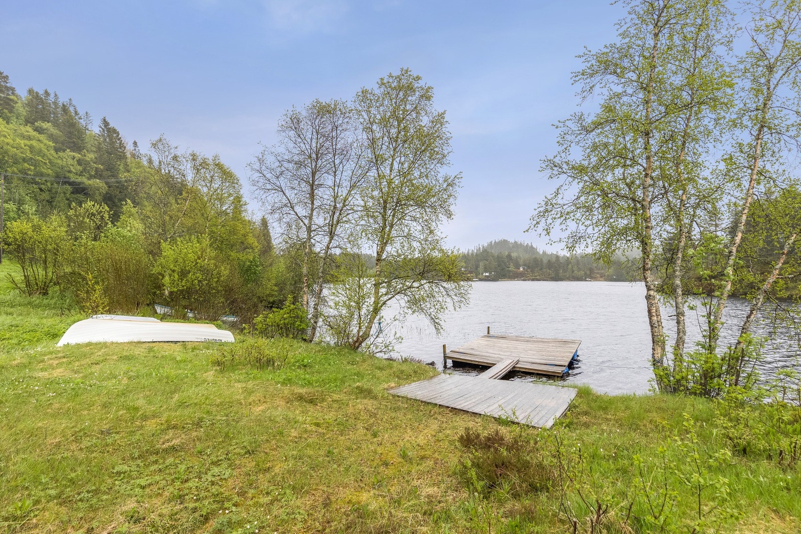 Området byr på flere badeplasser, gode turmuligheter og fine forhold for fiske, samtidig som det er kort vei til Rissa sentrum og fergeleiet. Galleribilde