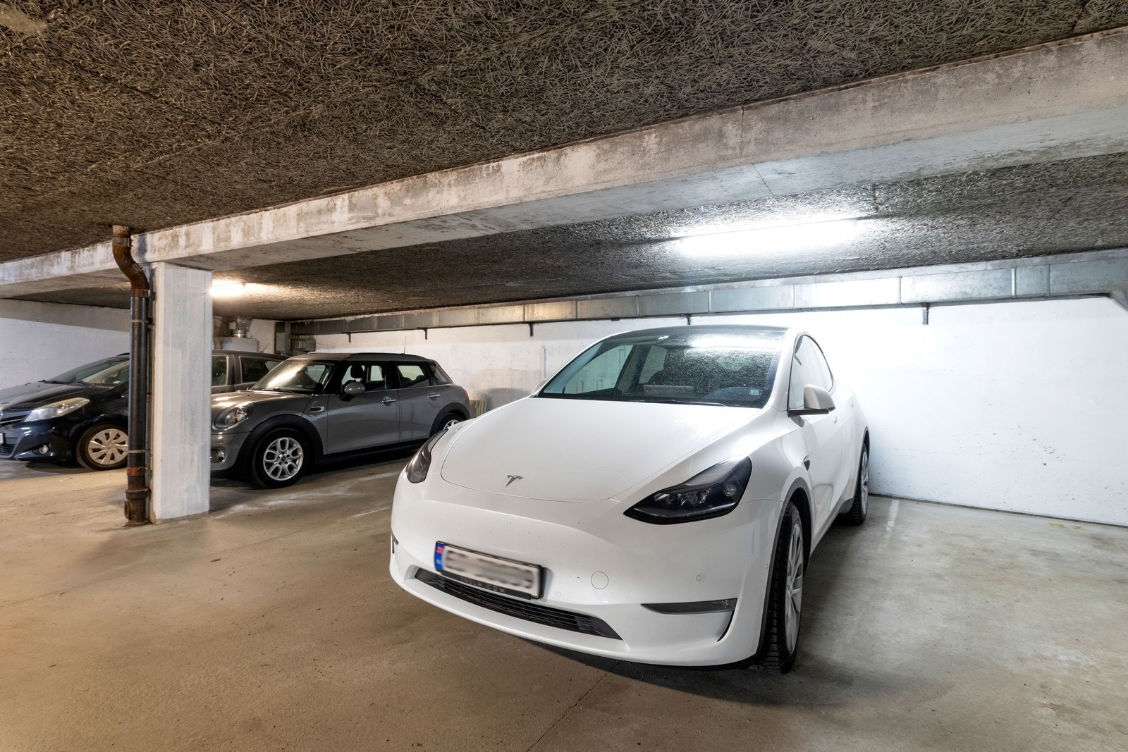 Med boligen følger garasjeplass i felles parkeringskjeller. Galleribilde