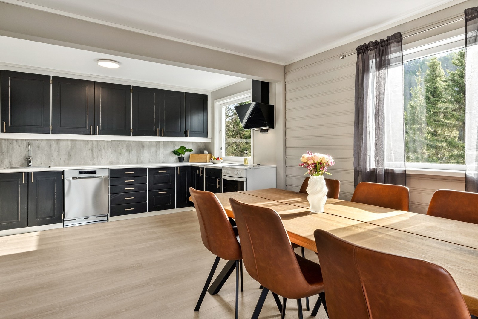 Velegnet sone for spisegruppe Galleribilde
