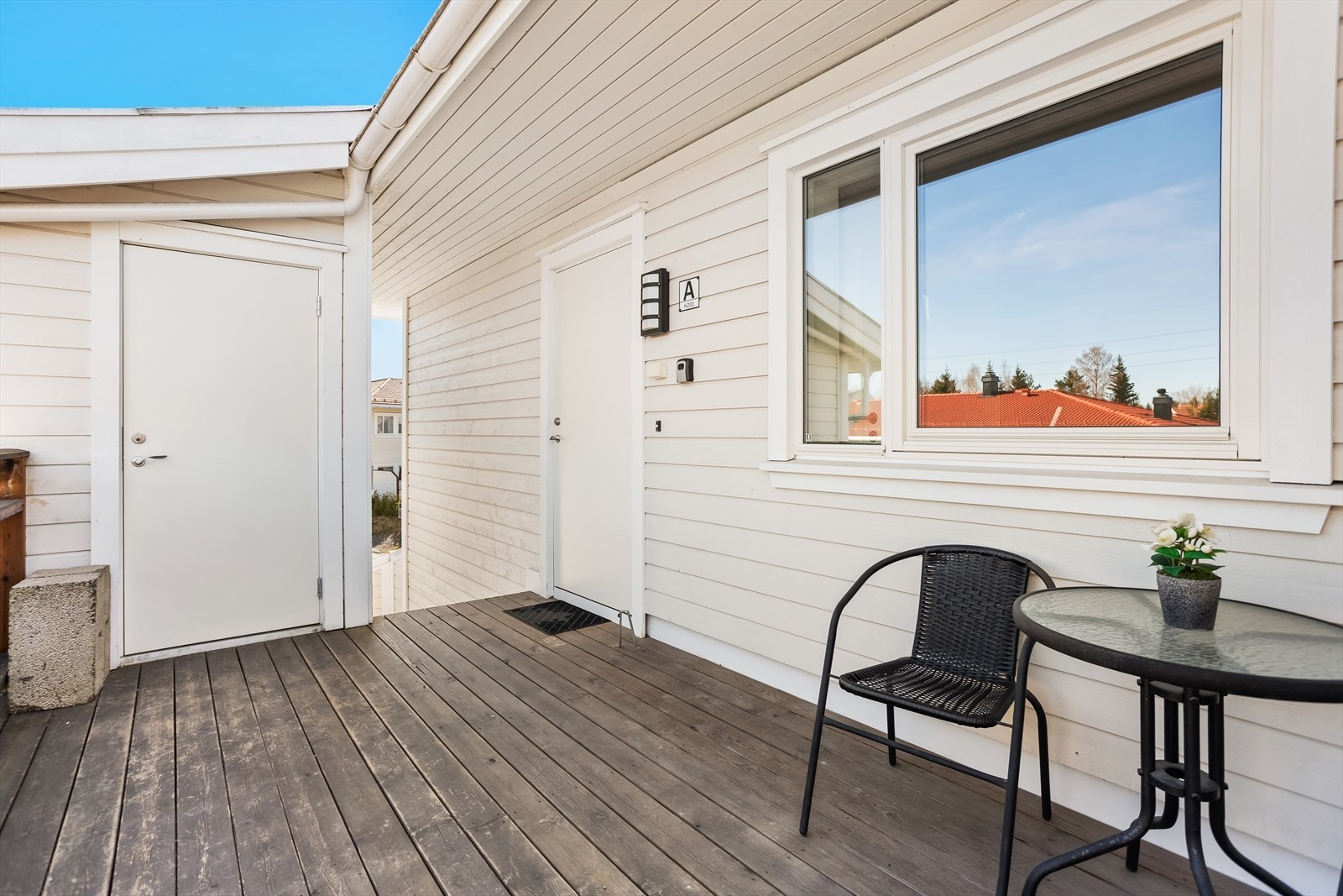 Ved inngangspartiet på 11,1 m² finner du også en praktisk utvendig bod på nesten 5 m². Galleribilde