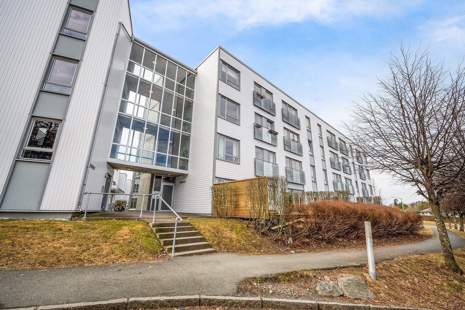 Fasade fra øst / Inngangsparti. Galleribilde
