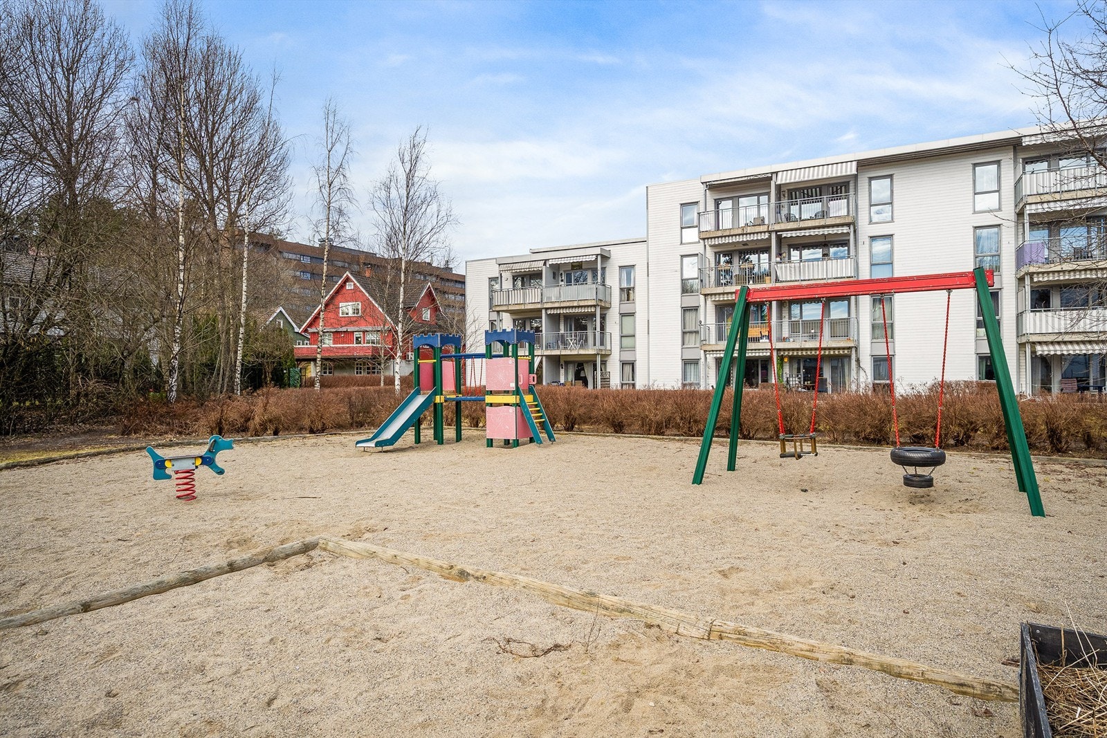 Området er barnevennlig med flere lekeplasser i umiddelbar nærhet. Galleribilde