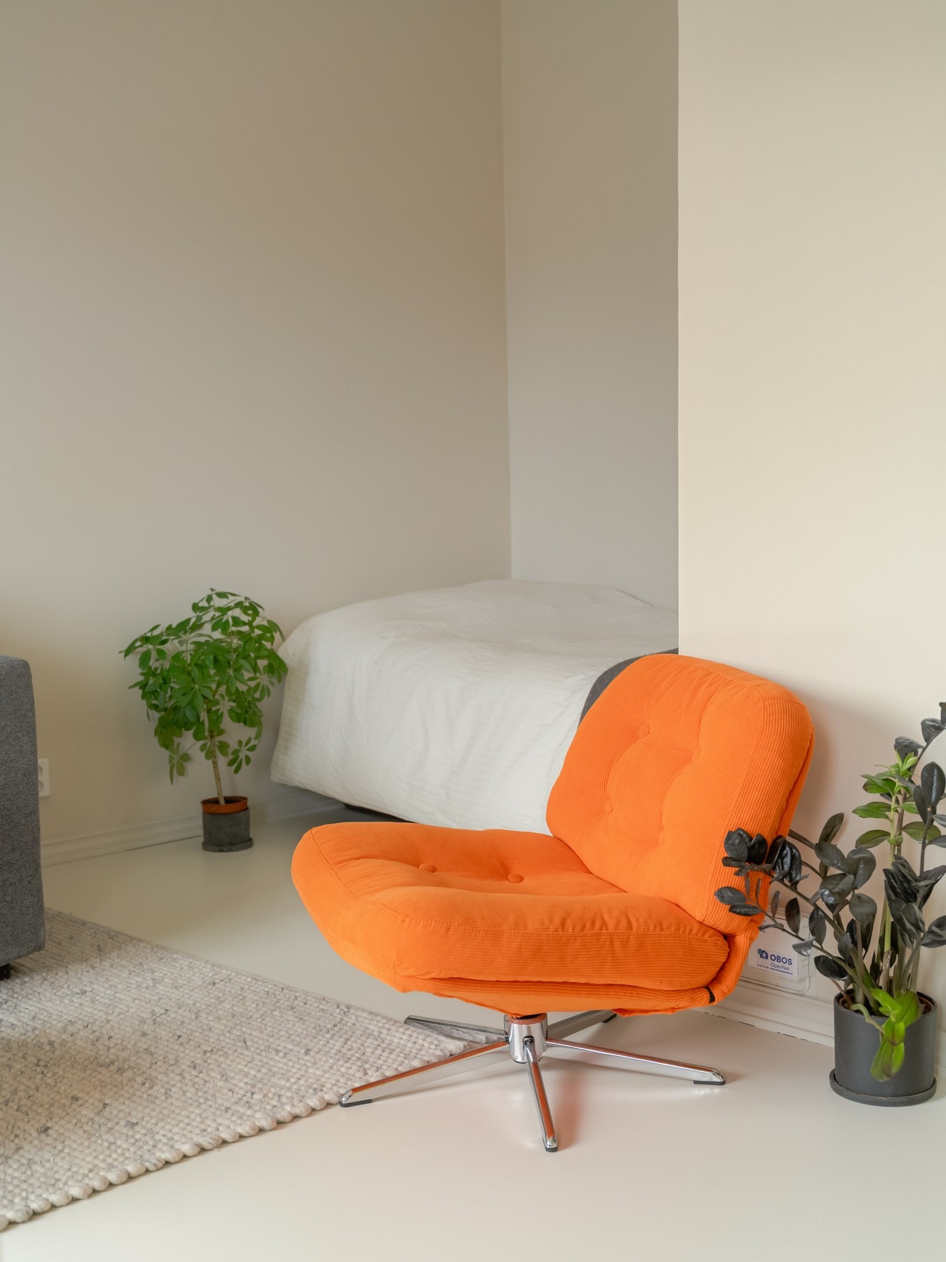 Om du skulle få besøk av tilreisende familie, kan vi praktisk informere om at borettslaget disponerer 2 stk gjesterom (ett i 3. etg. og ett i 5 etg.). Galleribilde