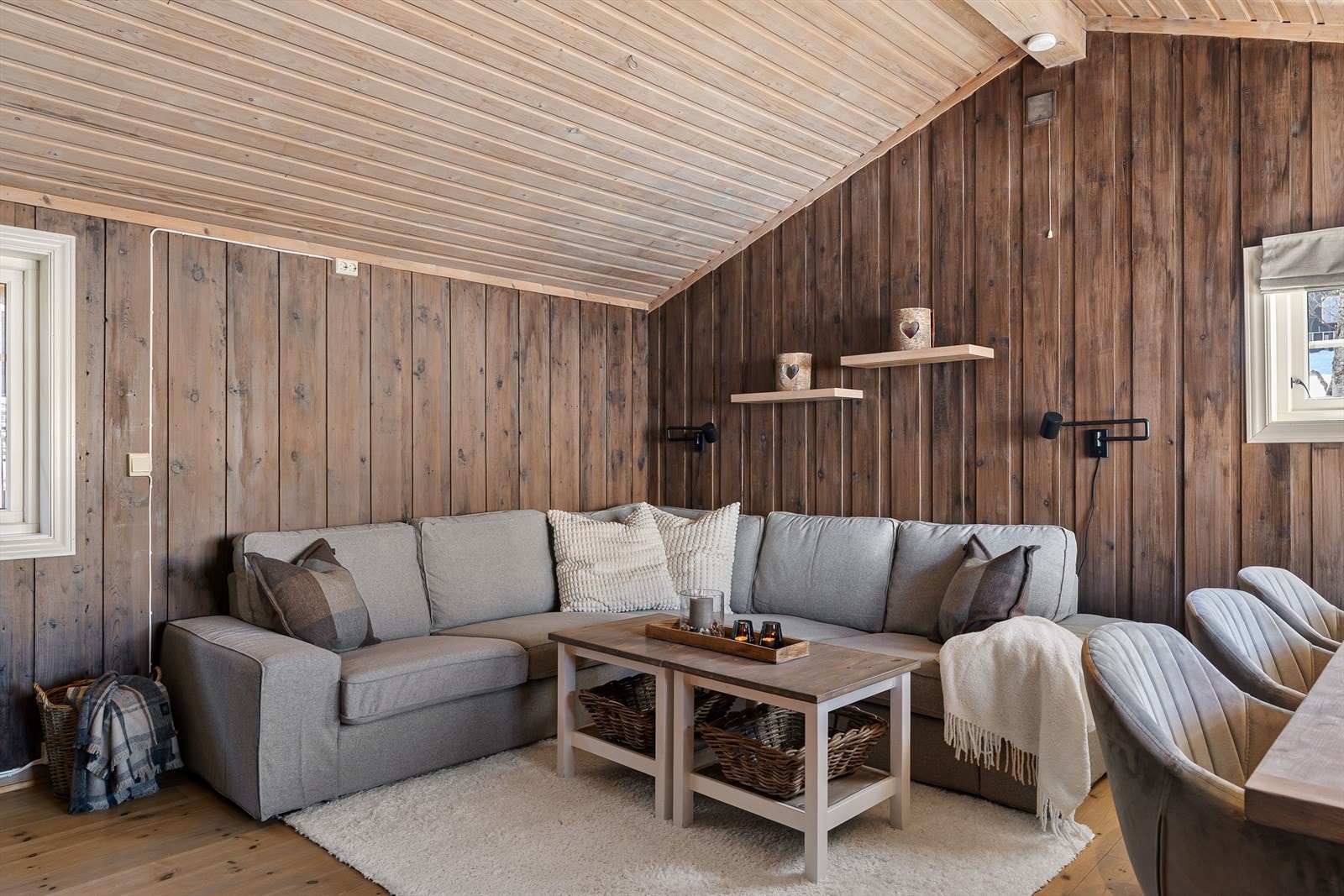 Hytten fremstår som et lunt og behagelig sted å oppholde seg, her kan du virkelig ta livet med ro! Galleribilde