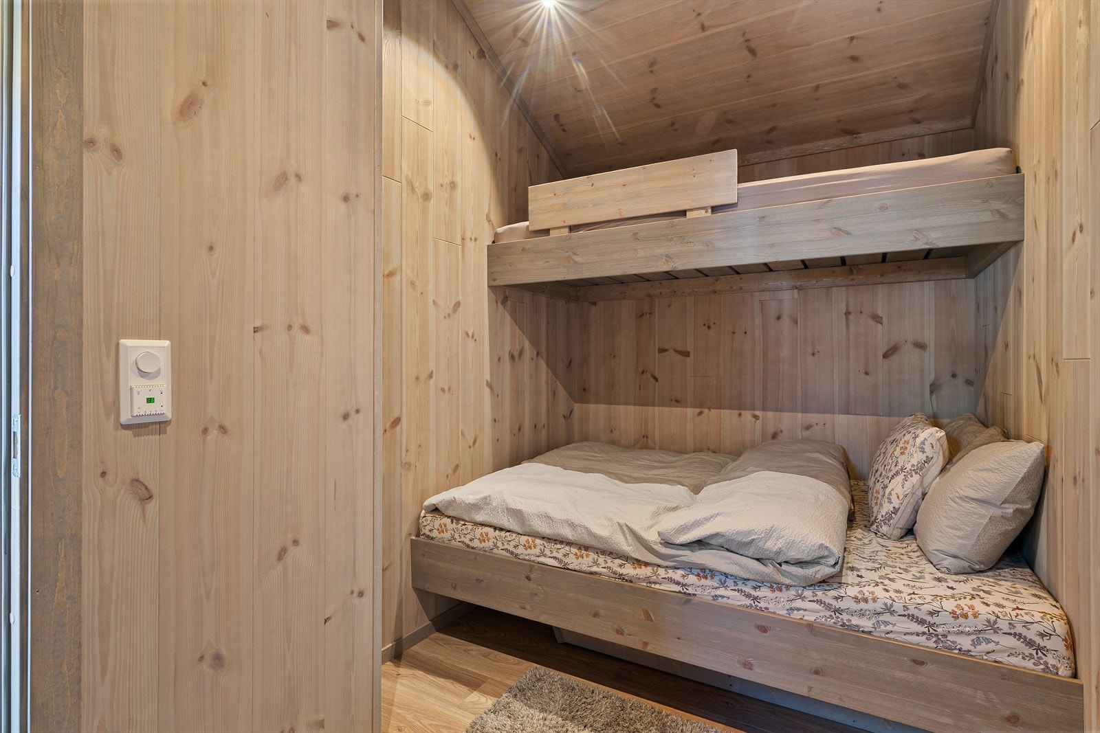 De tre soverommene er på hhv. ca. 8, 6.5 og 6m². Galleribilde