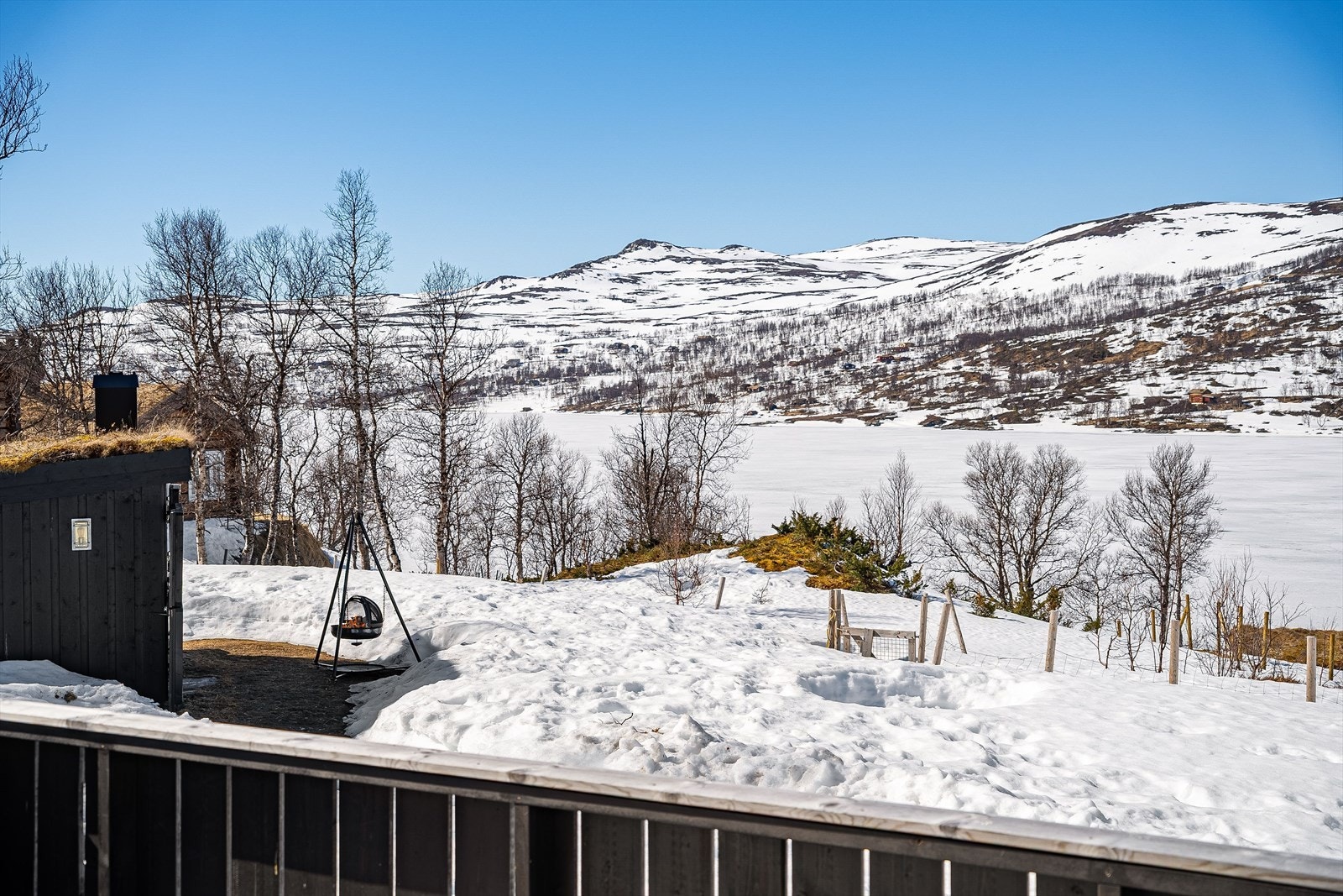 Hytten ligger 13 minutter fra Nerskogen, 22 minutter fra Oppdal og 2 timer fra Trondheim. Galleribilde