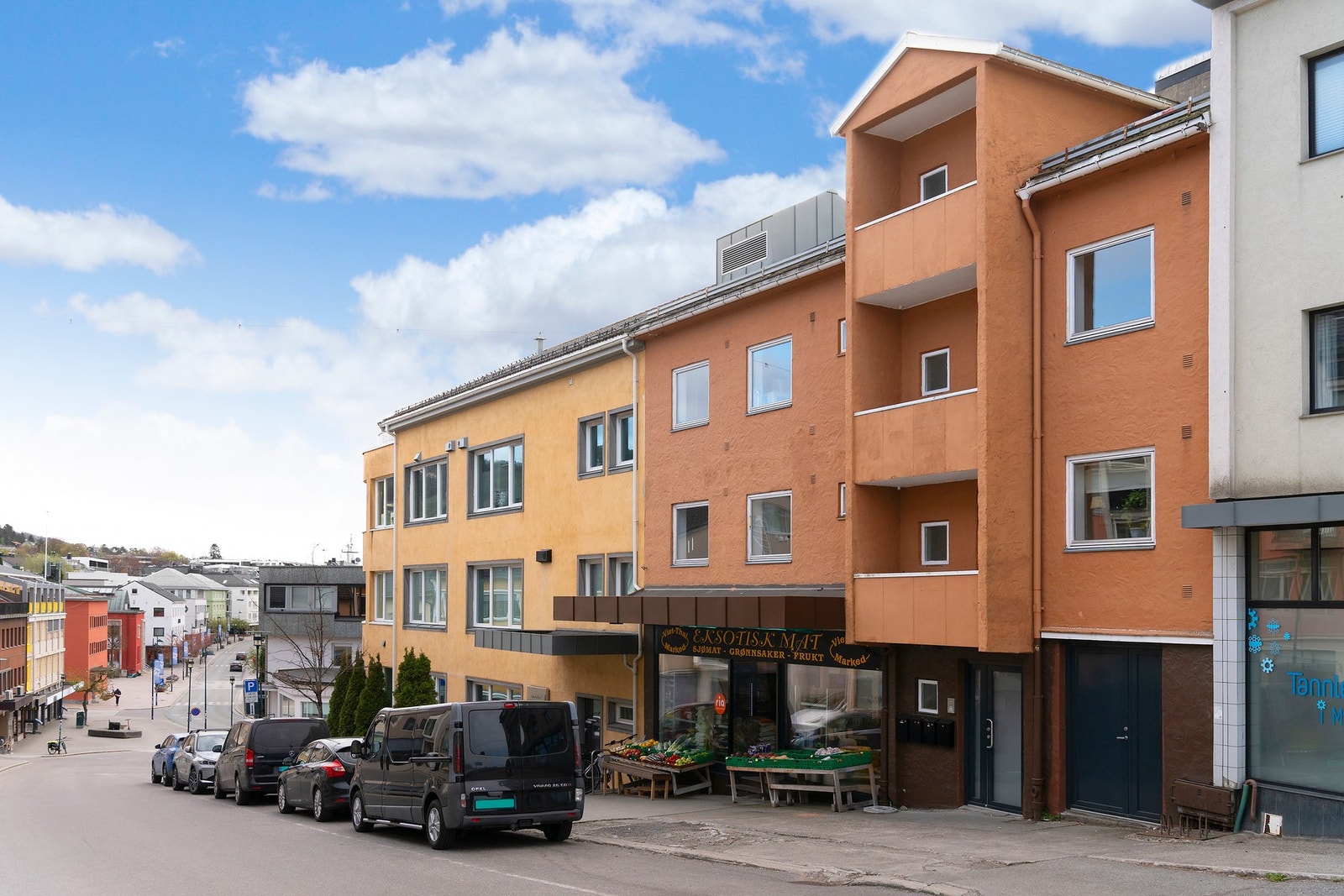 Myrabakken 3 er det oransje bygget i bildet. Galleribilde