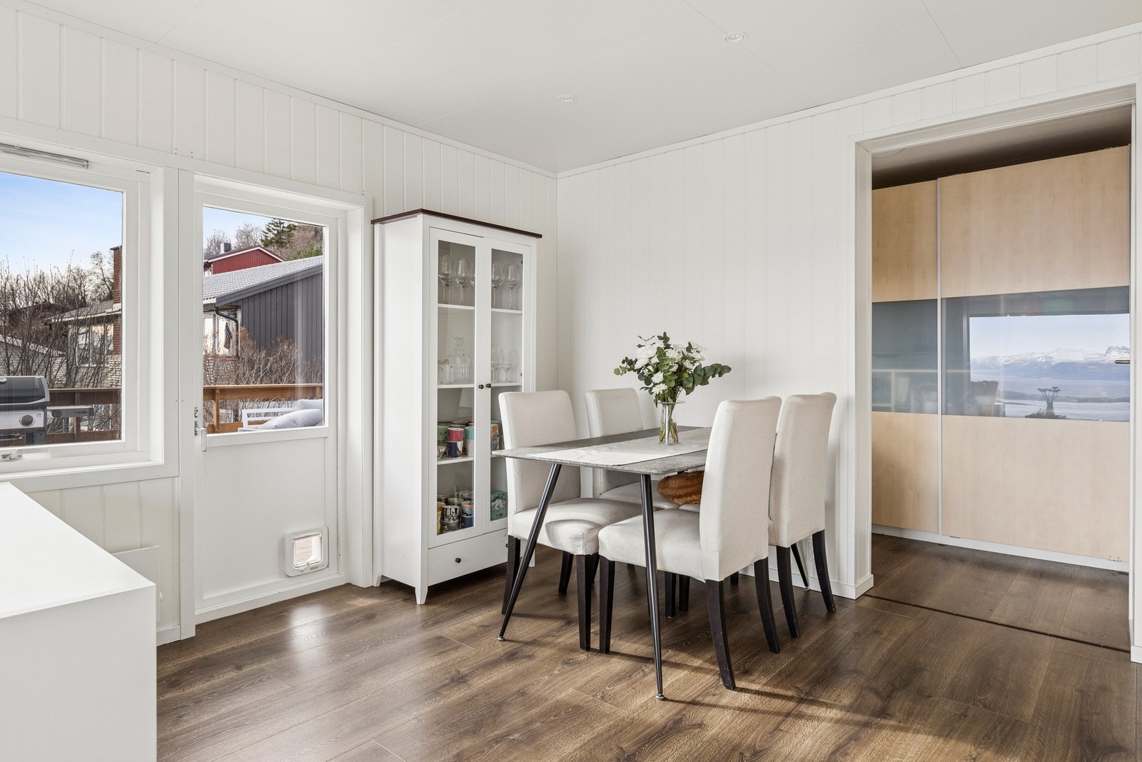 God plass til spisebord Galleribilde