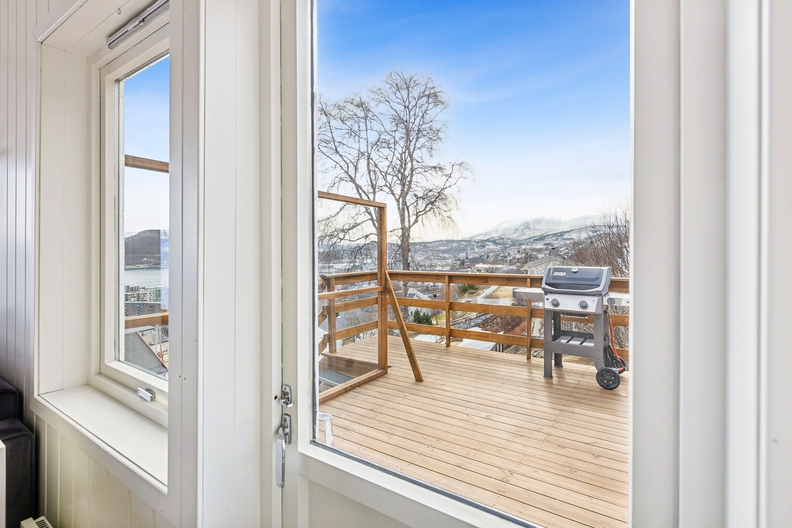 Utgang til terrassen også fra stua Galleribilde