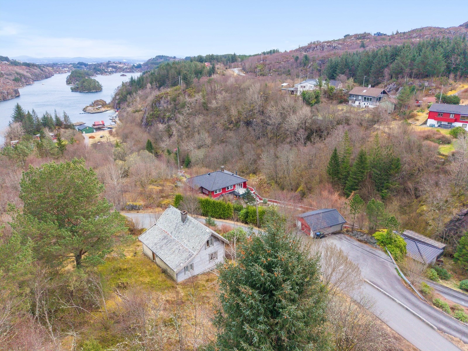 Oversiktsbilde av området rundt huset. Galleribilde