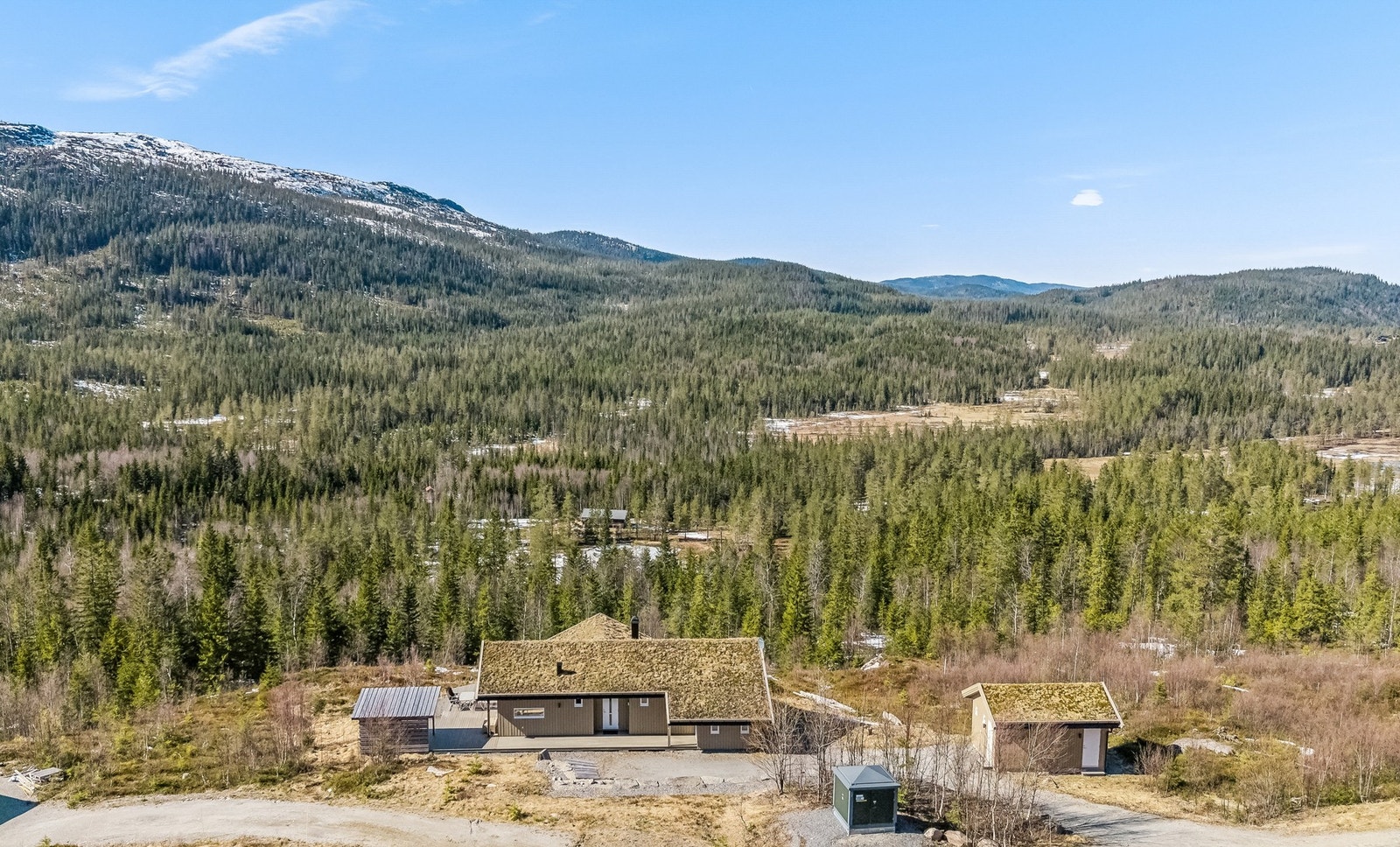 På Vikerfjell er det fantastisk flott til alle 4 årstider. Fantastisk turterreng vår, sommer og høst - samt svært flotte skiløyper vinterstid. Galleribilde