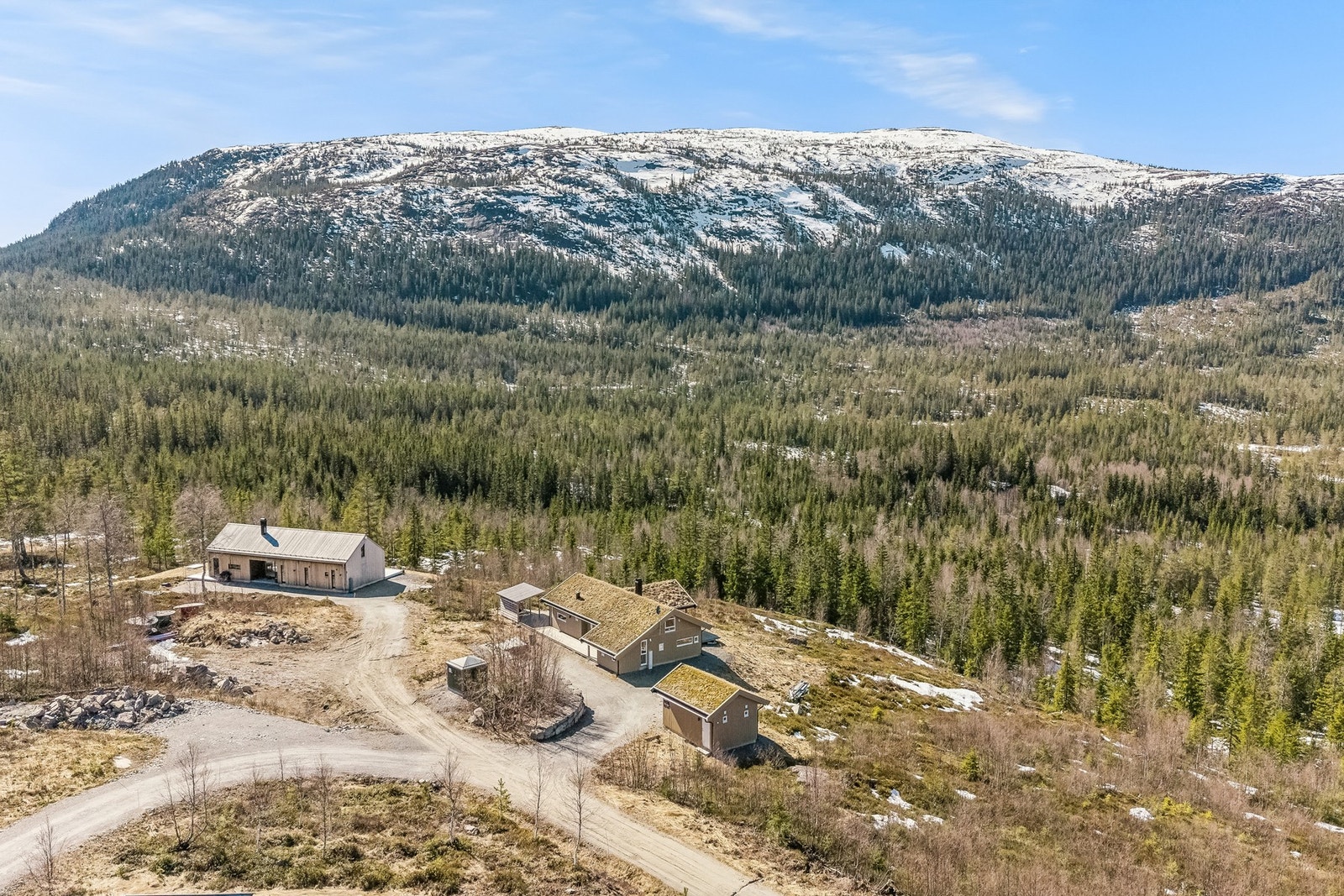 Vikerfjell har et variert og vennlig terreng som passer for både nybegynnere og erfarne turgåere vår sommer og høst samt skiløpere vinterstid. Velkommen til hyggelig visning! Galleribilde