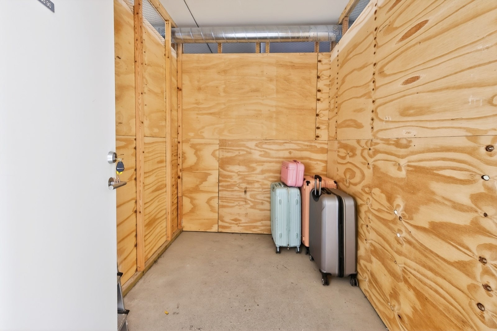 Stor og praktisk bod i kjeller som medfølger leiligheten. Galleribilde