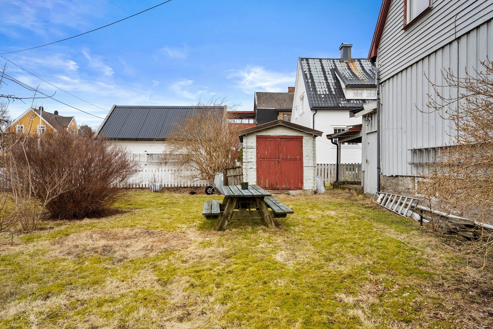 Boligen har også en frittstående bod på ca. 5 m² og en kjeller med plass for lagring. Galleribilde