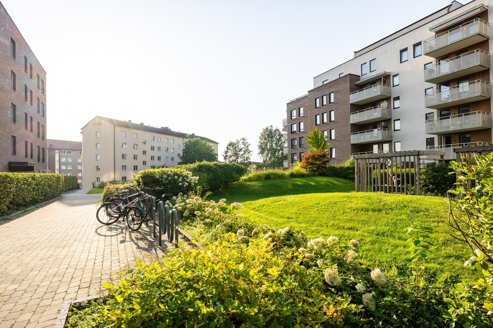 Det er kort vei til ypperlige tur- og treningsfasiliteter, med blant annet Maridalen som et naturlig valg dersom man ønsker rolige sykkelveier. Galleribilde