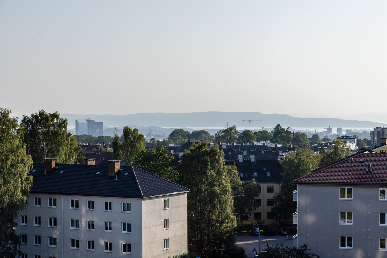 Med plassering i byggets 5. etasje, har man fantastisk utsikt fra leiligheten! Galleribilde