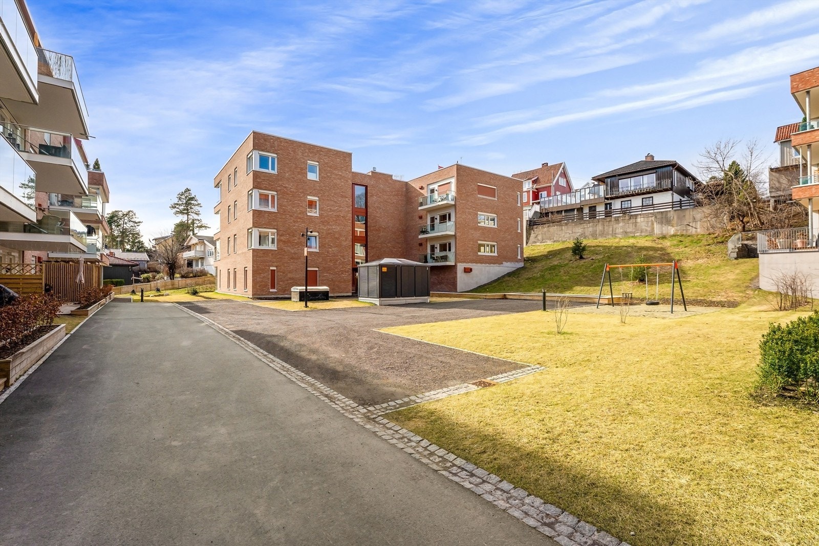 Nyere boligsameie med hyggelige fellesarealer Galleribilde