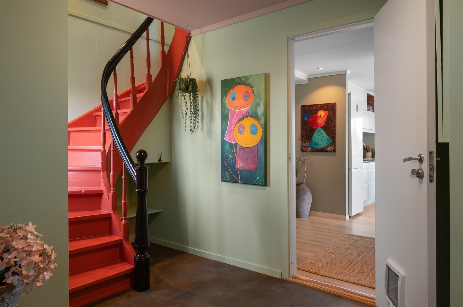 - Romslig entré på 9,3m² - Galleribilde