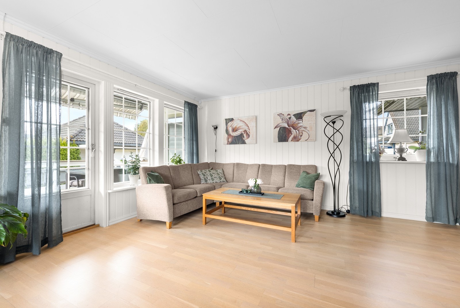 Fra rommet er det også utgang til terrassen. Galleribilde