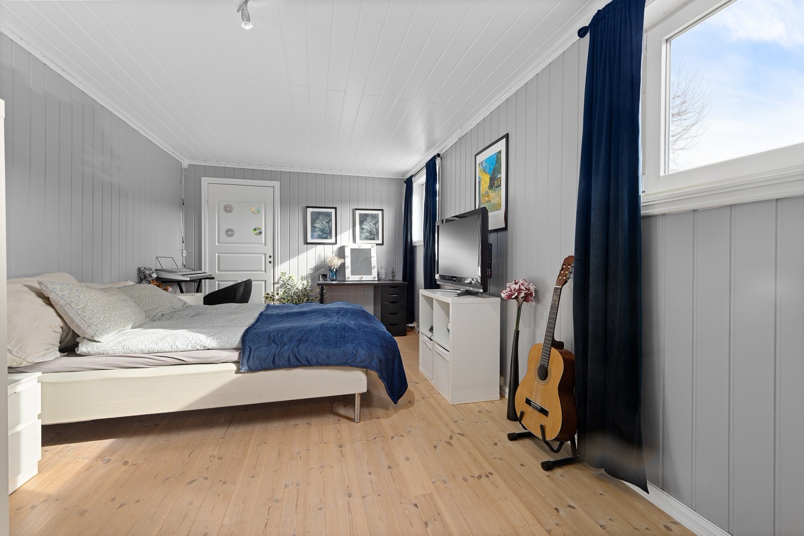Man har også et soverom i denne etasjen. Galleribilde