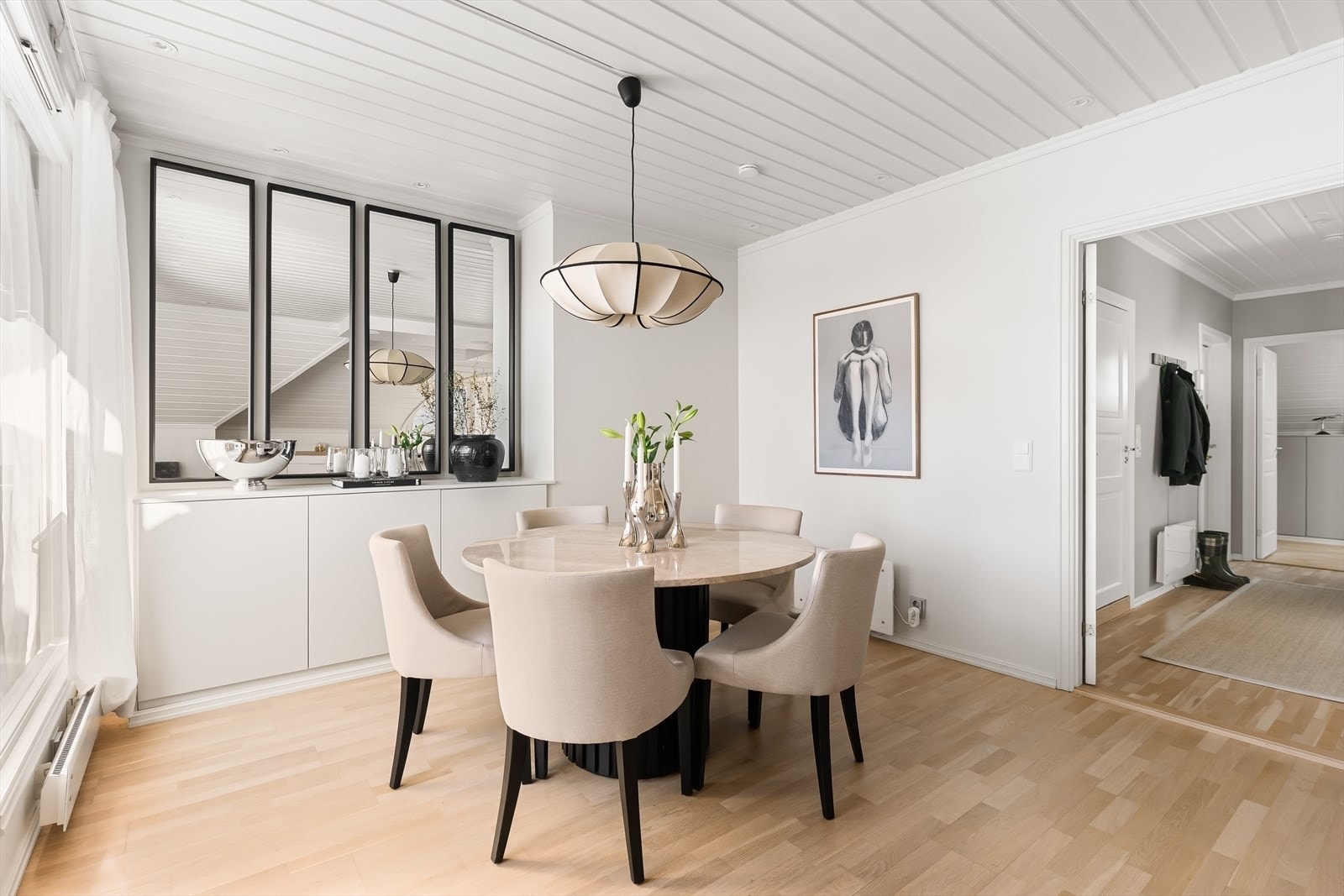 Leiligheten er oppvarmet via app-styrte panelovner. Galleribilde