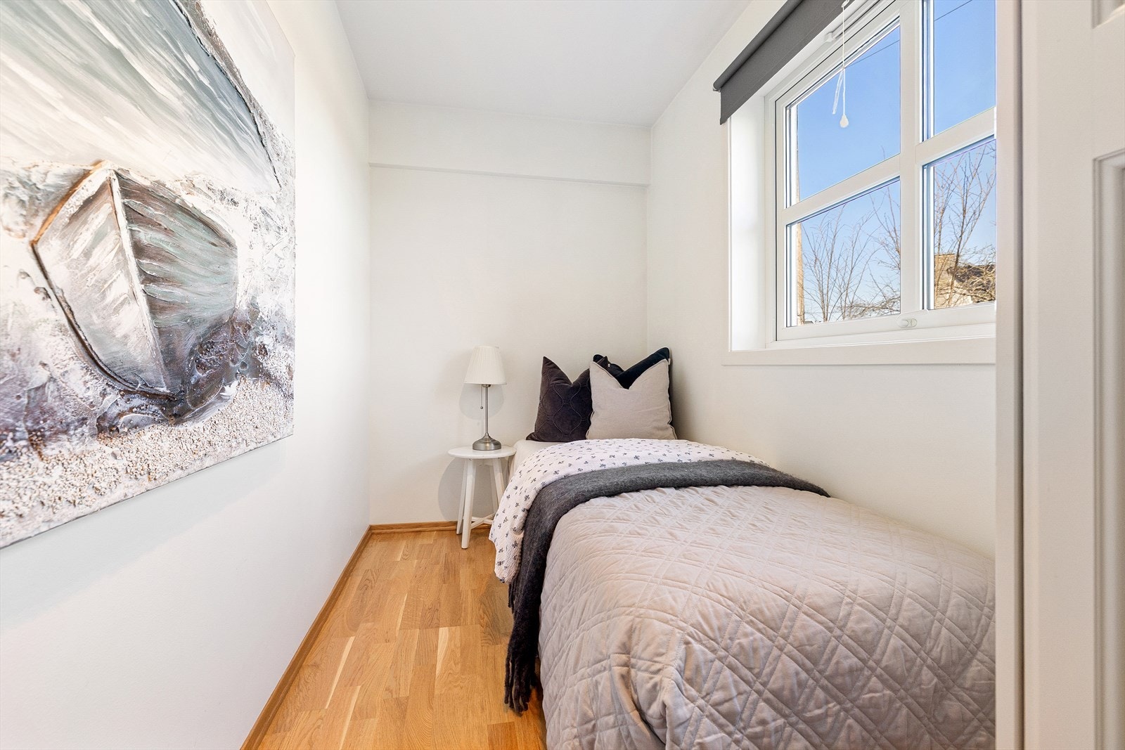 Pent innredet rom (tegnet inn som kontor på byggetegning) med garderobeskap og parkett på gulv - Perfekt som gjesterom eller kontor. Galleribilde