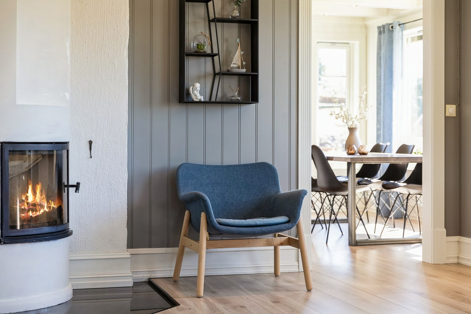Gjennomtenkte detaljer og en helhetlig stil preger boligen. Galleribilde