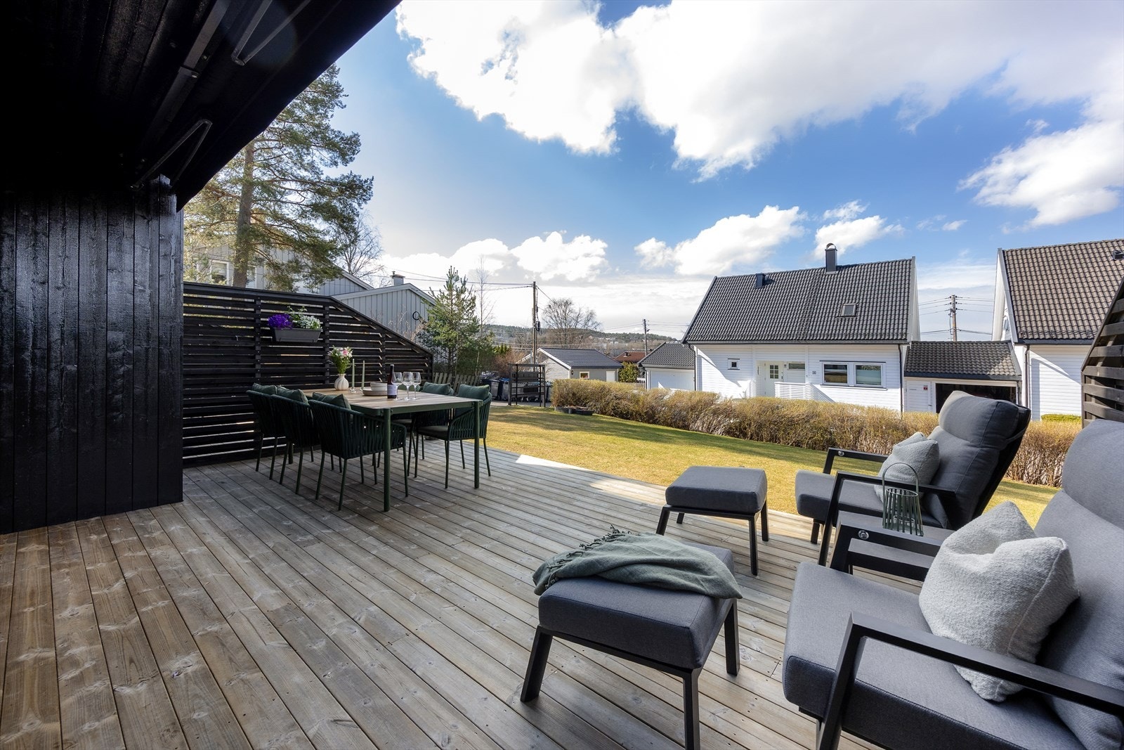 God plass i hagen for barn til å boltre seg Galleribilde